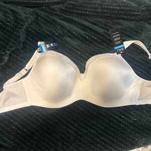 NWT Bali White Bra Smooth Molded Cups